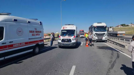 Tırdan dökülen malzeme zincirlemeye kazaya neden oldu: 11 yaralı