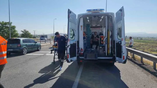 Tırdan dökülen malzeme zincirlemeye kazaya neden oldu: 11 yaralı