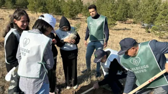 Tomarza'da bin 500 fidan toprakla buluştu