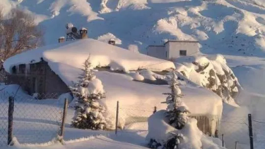 Tomarza'da kar kalınlığı 80 santimetreye yaklaştı
