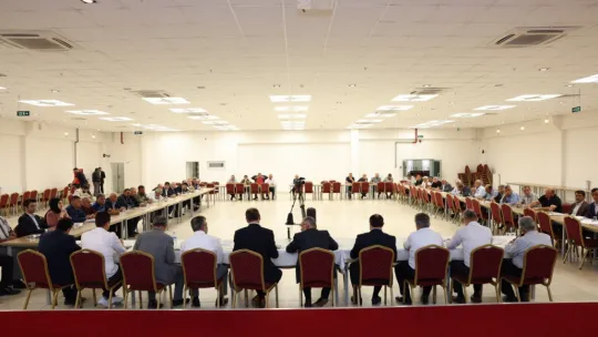 Tomarza'da muhtarlarla buluşan Büyükkılıç: 'Hizmetten hizmete koşuyoruz'