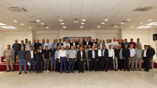 Tomarza'da muhtarlarla buluşan Büyükkılıç: 'Hizmetten hizmete koşuyoruz'