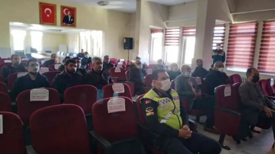 Tomarza'da öğrenci servis şoförlerine eğitim verildi