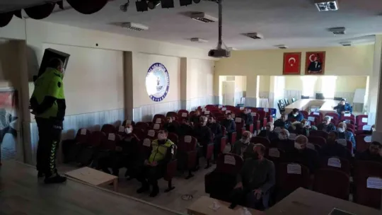 Tomarza'da öğrenci servis şoförlerine eğitim verildi