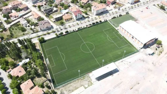 Tomarza Kapalı Spor Salonu ve İlçe Stadı yenilendi