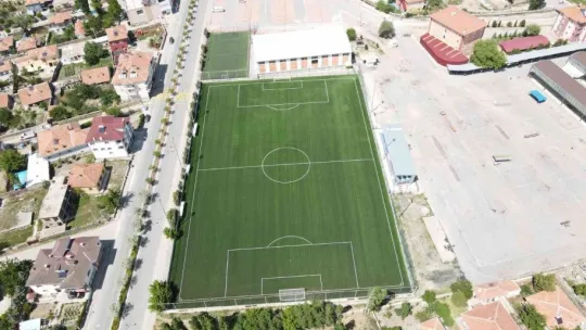 Tomarza Kapalı Spor Salonu ve İlçe Stadı yenilendi