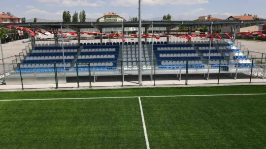 Tomarza Kapalı Spor Salonu ve İlçe Stadı yenilendi