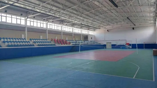 Tomarza Kapalı Spor Salonu ve İlçe Stadı yenilendi