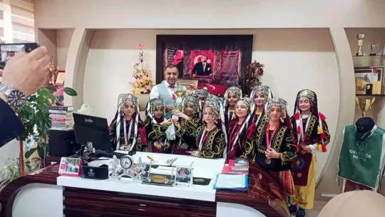 Tomarza Zekiye Canpolat İlkokulu Folklor Yarışmasında Birinci Oldu