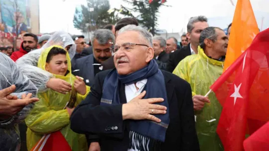 Tomarzalılar, toplu açılış töreninde Başkan Büyükkılıç'ı bağrına bastı