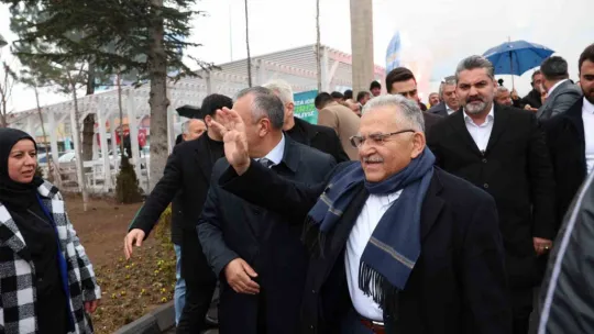 Tomarzalılar, toplu açılış töreninde Başkan Büyükkılıç'ı bağrına bastı