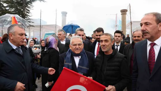 Tomarzalılar, toplu açılış töreninde Başkan Büyükkılıç'ı bağrına bastı