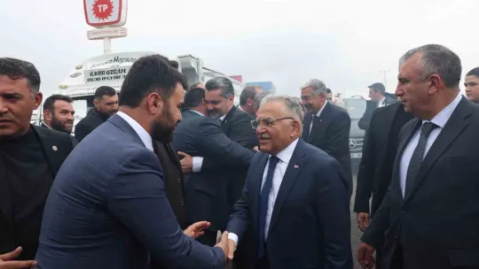 Tomarzalılar, toplu açılış töreninde Başkan Büyükkılıç'ı bağrına bastı