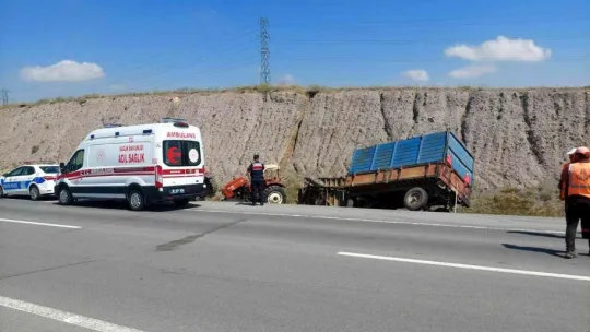 Traktör şarampole devrildi