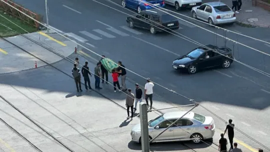 Tramvay kazasında ölen gencin ailesinden tabutlu tepki
