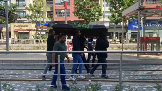 Tramvay kazasında ölen gencin ailesinden tabutlu tepki
