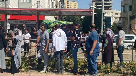 Tramvay kazasında ölen gencin ailesinden tabutlu tepki