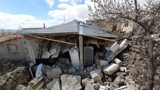 Tüp patladı, ortalık savaş alanına döndü