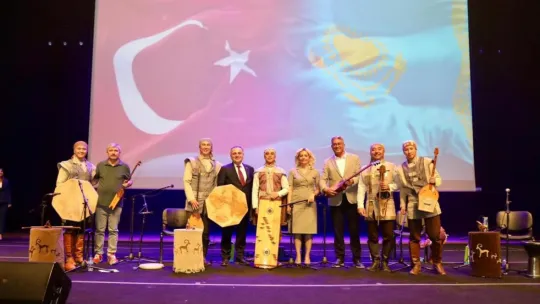 Turan Ethno- Folk Ensemble ERÜ'de sahne aldı
