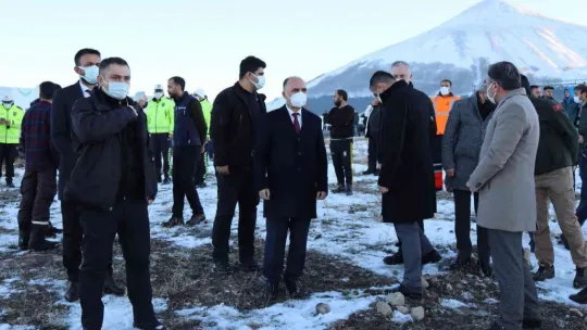 Üniversite öğrencilerini taşıyan midibüs devrildi: 1 ölü, 21 yaralı