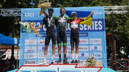Usta bisikletçiler pedalları Develi'den Yahyalı'ya çevirdi