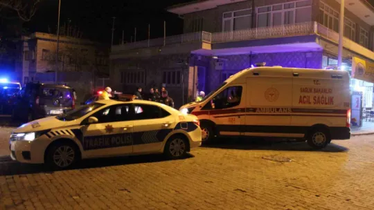 Uygulama yapan polise çarpıp kaçtı