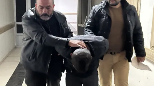 Uygulama yapan polise çarpıp kaçtı