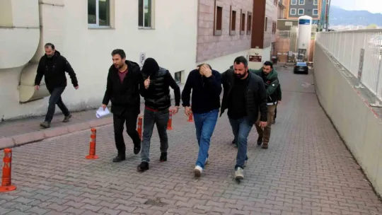 Uyuşturucu Taciri 4 Kişi Adliyede