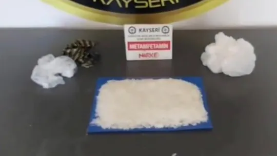 Uyuşturucu taciri yolcu otobüsünde yakalandı