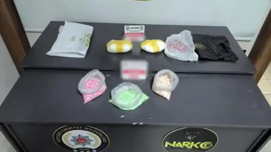 Takipteki araçtan 1 kilo uyuşturucu çıktı