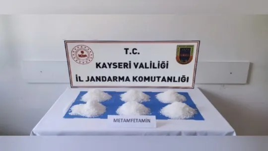 Uyuşturucuyu elektrikli şömineye saklamışlar