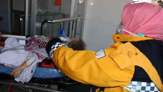 Üzerine televizyon düşen 2 yaşındaki çocuk ağır yaralandı