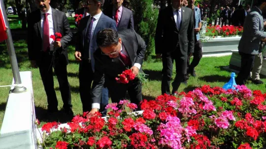Vali Çiçek: '15 Temmuz'da Türk milleti dünya milletlerine örnek oldu'