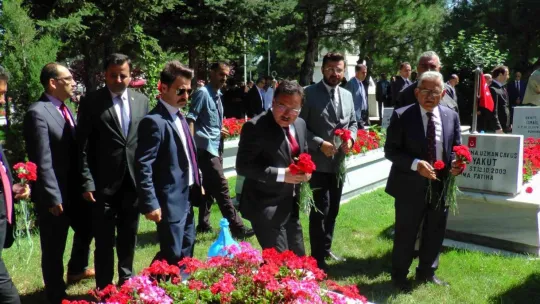 Vali Çiçek: '15 Temmuz'da Türk milleti dünya milletlerine örnek oldu'