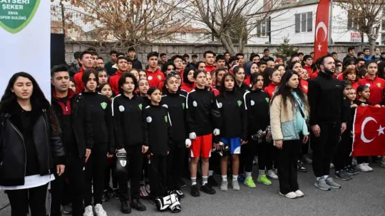 Vali Çiçek: 'Spor okullarıyla gençlerimizi yalnız bırakmayacağımızın haykırışını ortaya koyuyoruz'