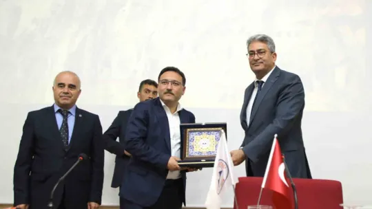 Vali Çiçek: 'Turizm fakültelerinde okuyan öğrenciler bu memleket için milli görev yapıyor'