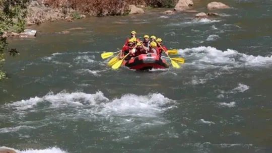 Vali Çiçek rafting yaptı