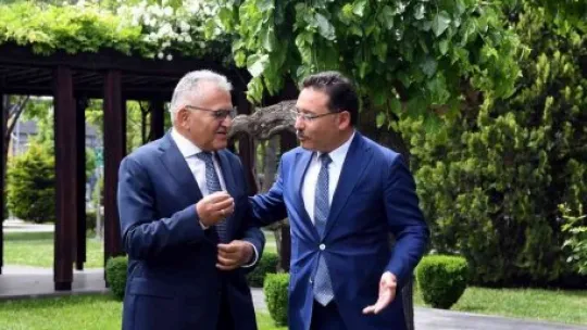 Vali Çiçek'ten Başkan Büyükkılıç'a ziyaret