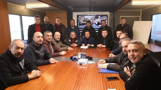 Vali Çiçek ve Başkan Büyükkılıç'tan deprem bölgesinde 'Kayseri' dayanışması