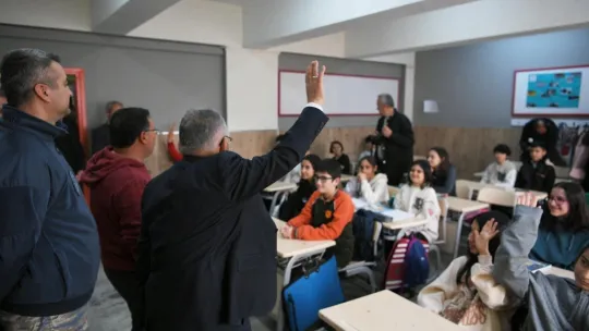 Vali Çiçek ve Başkan Büyükkılıç'tan eğlenceli 'deprem bilinçlendirmesi'