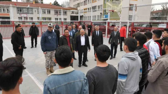 Vali Çiçek ve Başkan Büyükkılıç'tan eğlenceli 'deprem bilinçlendirmesi'