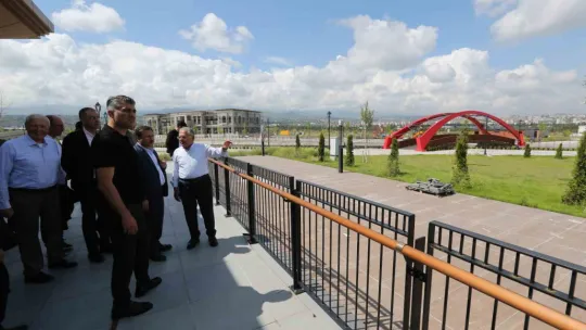Vali Çiçek Ve Başkan Büyükkılıç, Recep Tayyip Erdoğan Millet Bahçesi'ni inceledi
