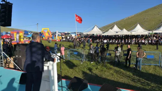 Vali Çiçek Ve Başkan Büyükkılıç, Akkışla Yoğurt Bayramı Ve Kilim Festivali'nde vatandaşla buluştu