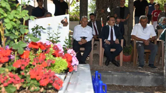 Vali Çiçek ve Başkan Büyükkılıç, 15 Temmuz Şehidi Cennet Yiğit'i kabri başında andı