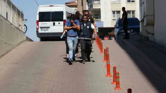 Valiz içerisinde binlerce uyuşturucu hap ele geçirildi