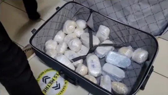 Valiz içerisinde binlerce uyuşturucu hap ele geçirildi