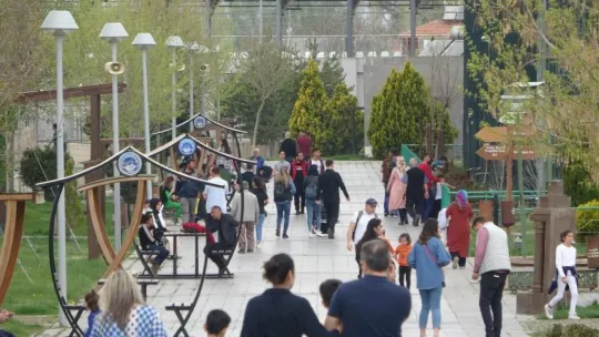 Hayvanat bahçesini bayramda 100 bin kişi ziyaret etti
