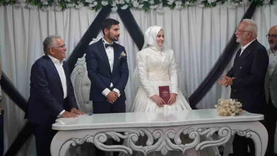 Yahyalı Belediye Başkanı Esat Öztürk'ün mutlu günü