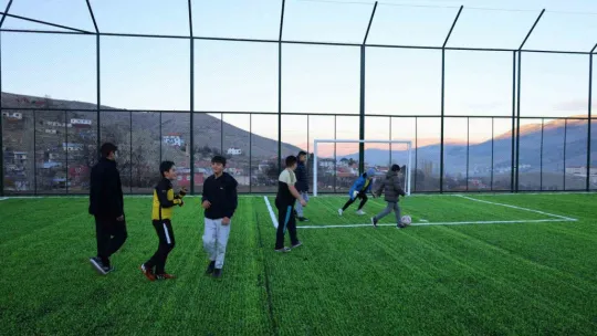 Yahyalı'da halı saha yapımları devam ediyor