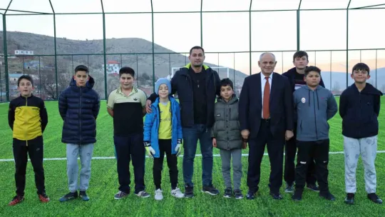 Yahyalı'da halı saha yapımları devam ediyor